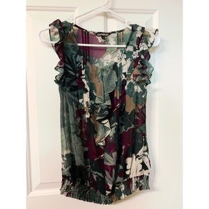 Express ruffle front and sleeves